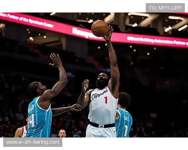 哈登传球穿透防线,快船最终取胜